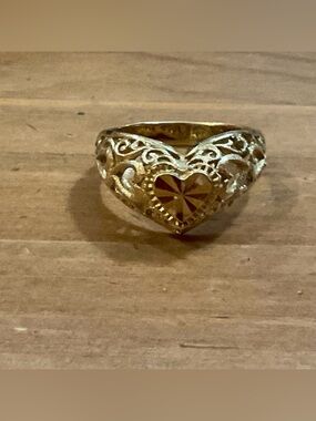 Beverly Hills Gold: 14k. Gold Diamond cut heart filigree vintage size six ring.